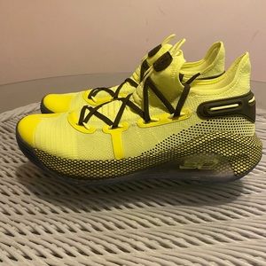 BRAND NEW Men’s UA Curry 6